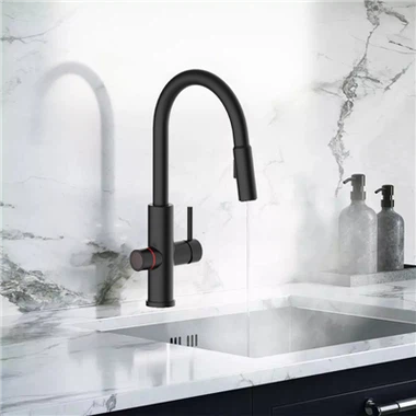 Digitálny kohútik s okamžitou horúcou vodou